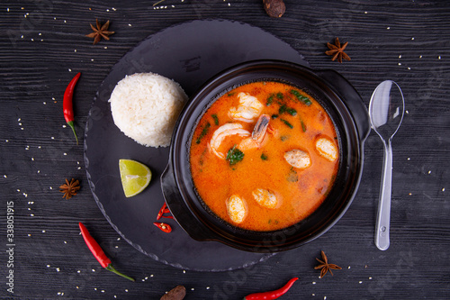 Puree soup with tomatoes and shrimp, served with boiled rice and a piece of lime