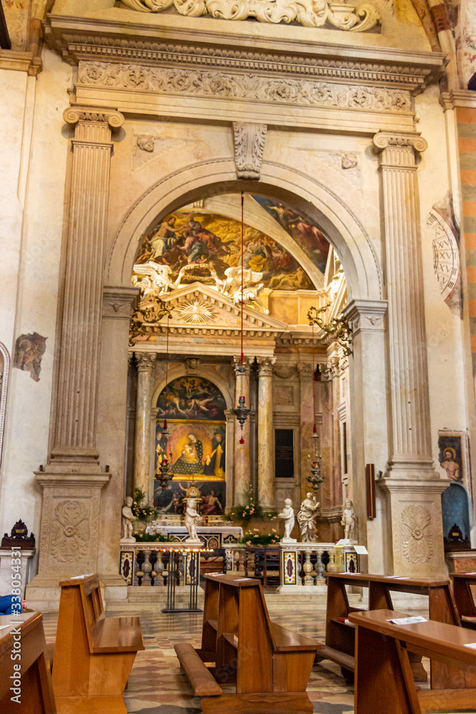 Obraz premium Interior of Santa Anastasia Church in Verona, Italy. Santa Anastasia is a church of the Dominican Order in Verona, it was built in 1280 -1400