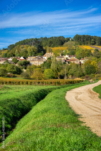 village bourguignon en automne