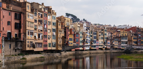 Houses over the river, Girona. © Pol