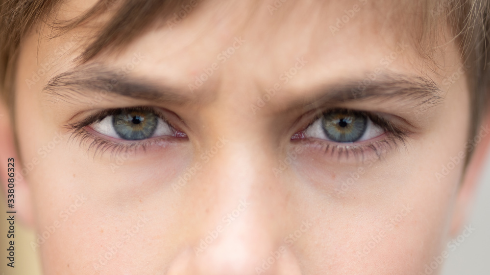 Fototapeta premium Niebieskie oczy chłopca.