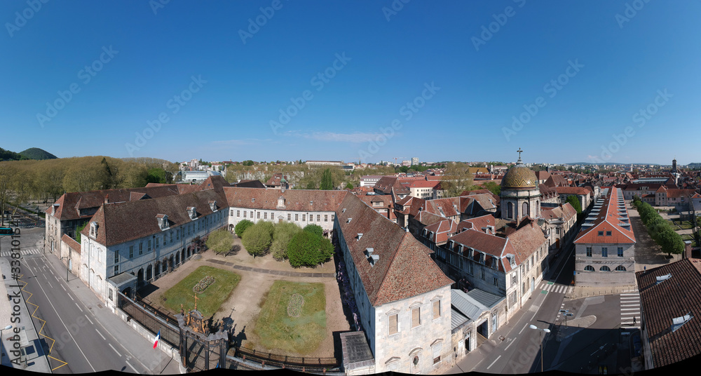 Vue aérienne du centre ville de Besançon en France