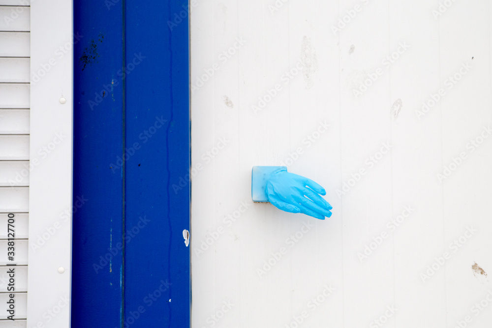 Single-use glove Single-use glove