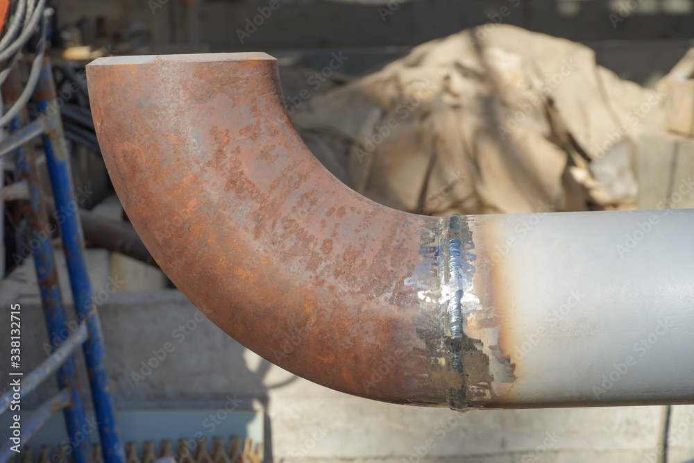 Butt weld weld elbow to the pipe DN150. Piping during manual arc welding  using an electrode. Installation and welding of industrial pipelines and  equipment. Stock Photo | Adobe Stock