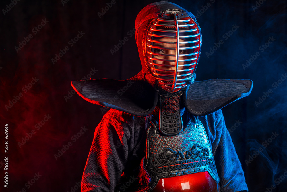 Charlotte Bronte lago Titicaca Hay una tendencia kendo girls concept. female kendo fighter keen on traditional martial art,  person in armor. using bamboo swords shinai and protective armour foto de  Stock | Adobe Stock