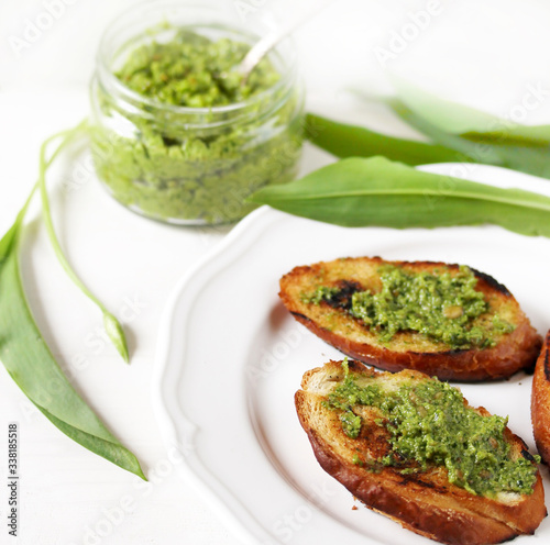 Pesto of wild garlic with sunflower seeds and toasted baguette