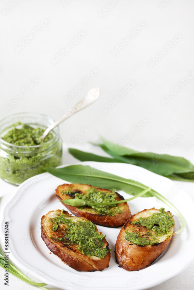 Pesto of wild garlic  with sunflower seeds and toasted baguette