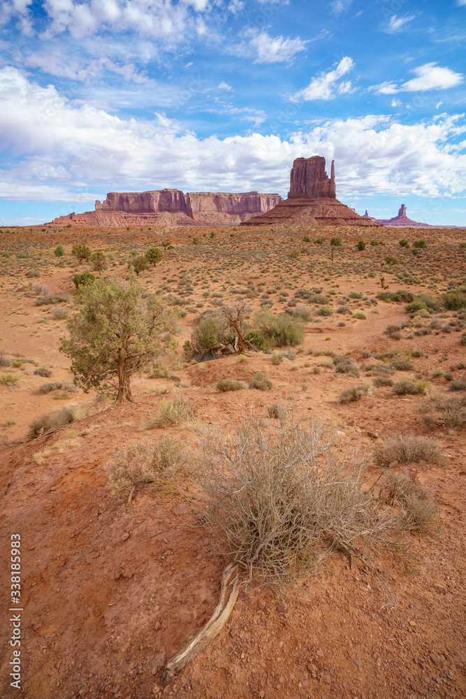 the scenic drive in the monument valley, usa