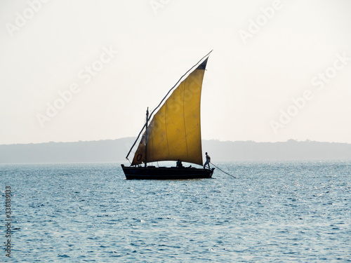 Barca navegando cerca de Mozambique photo