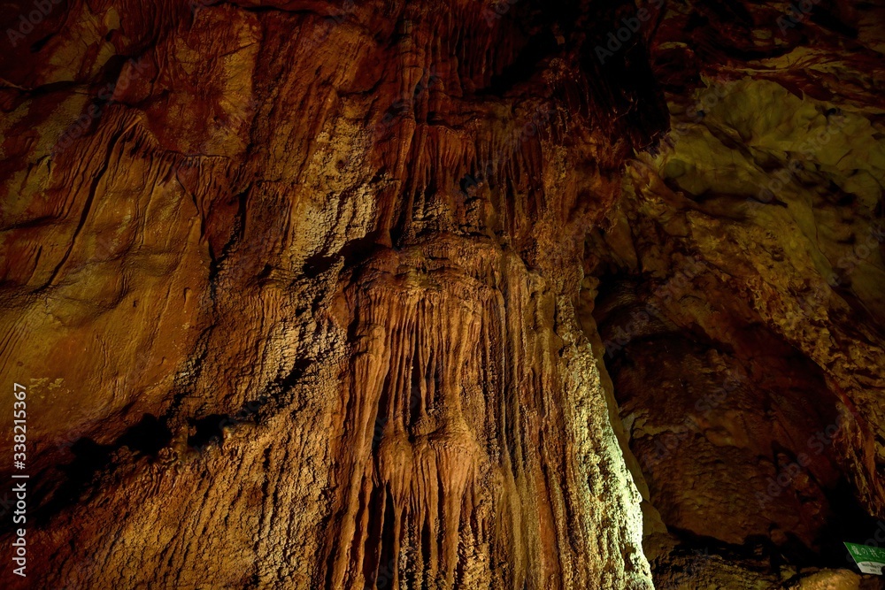 秋芳洞内で見た鍾乳石が創る不気味な情景＠山口