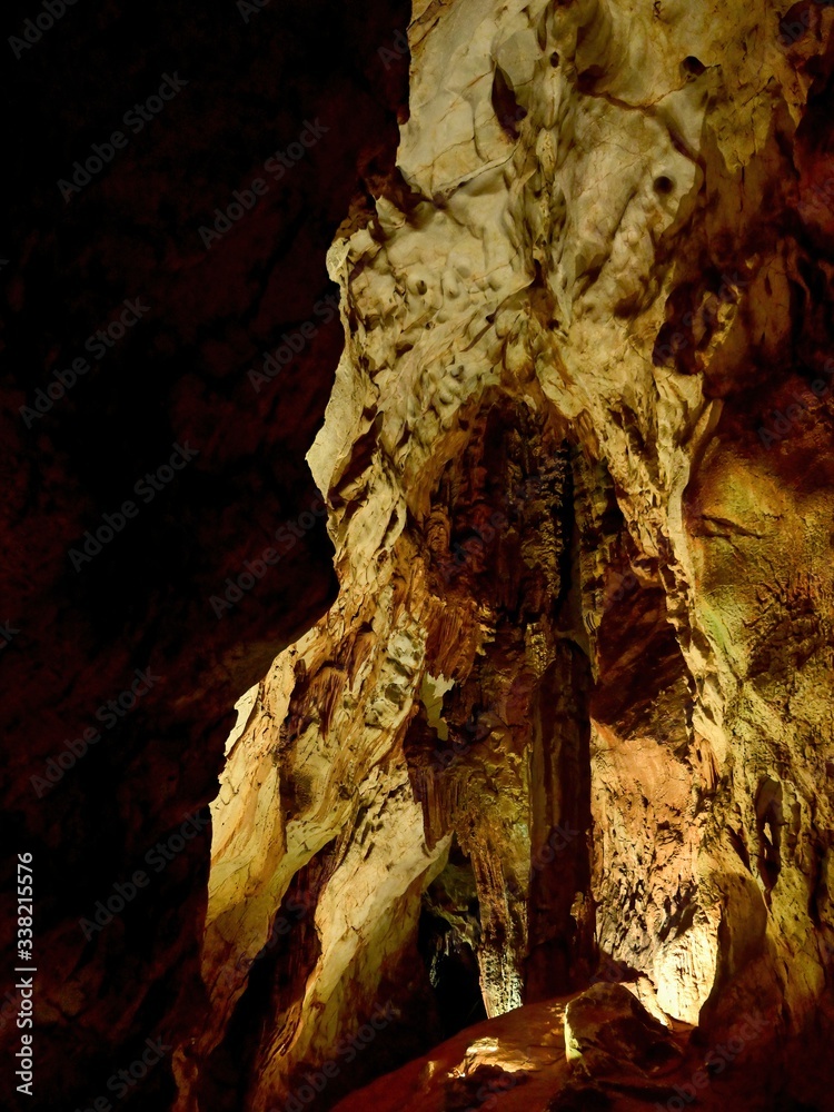 Naklejka premium 秋芳洞内で見た鍾乳石が創る不気味な情景＠山口
