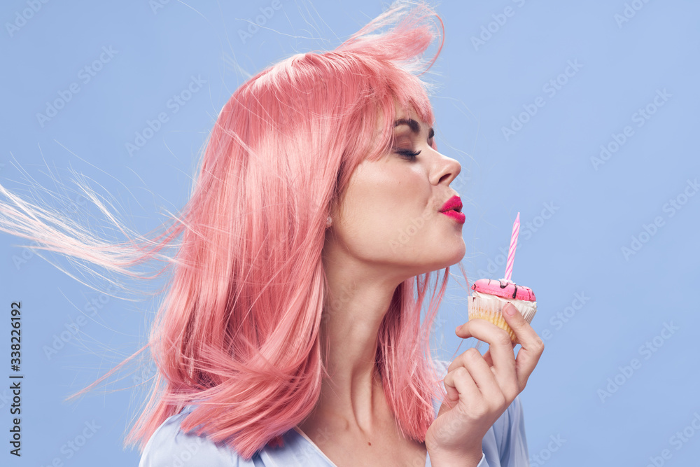 Obraz premium young woman blowing a kiss