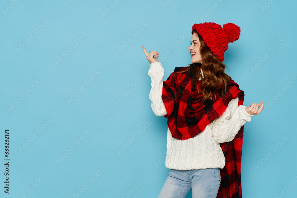 Obraz premium dziewczyna z czerwonym sercem