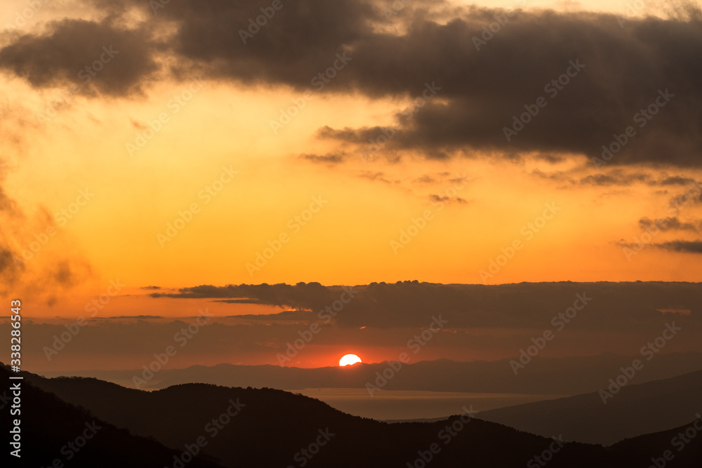 Obraz premium sunset over the mountains