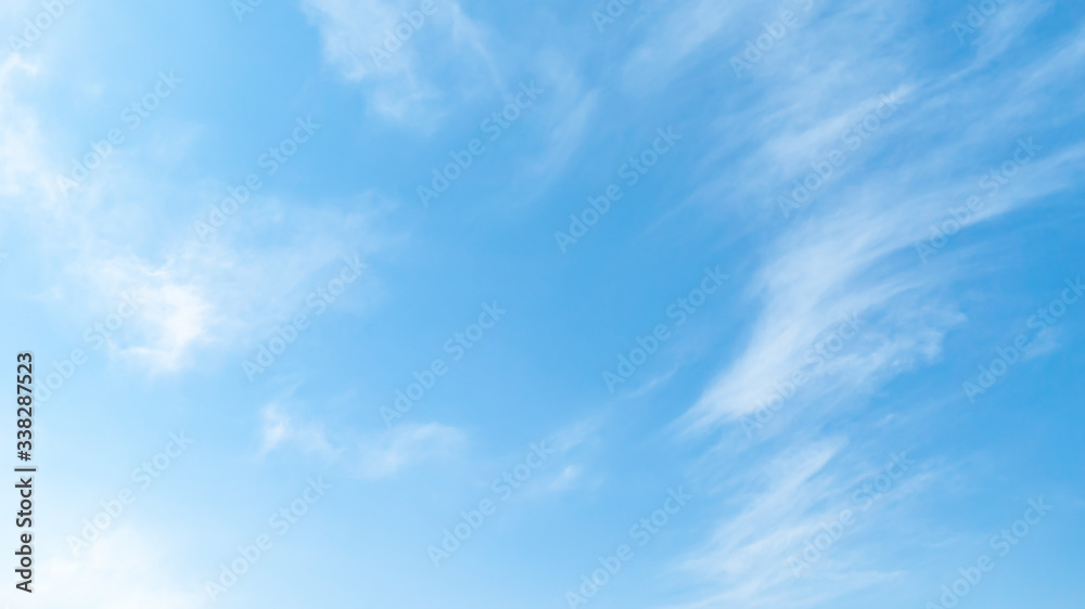 Obraz premium Błękitne niebo / chmury