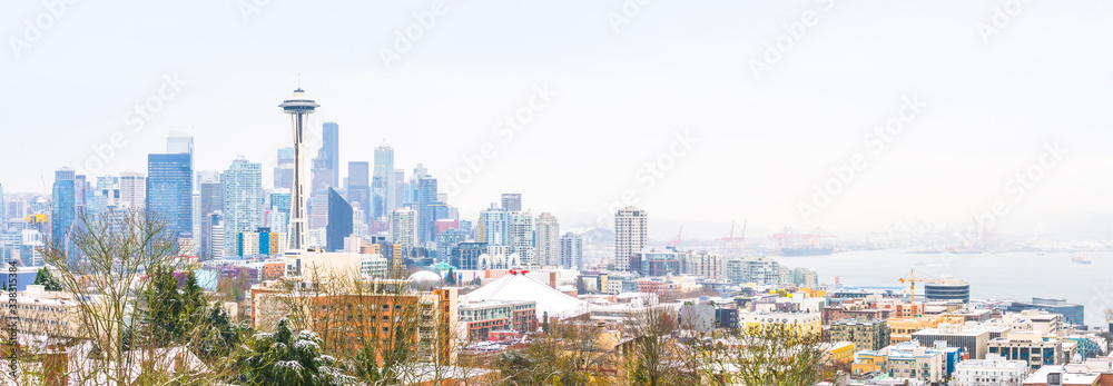 Obraz premium seattle city scape with snow covered on the day in winter.