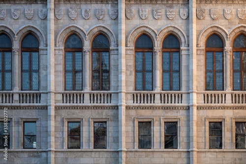 Obraz na płótnie Front view Hungarian Parliament facade. Windows and decoration of walls w salonie