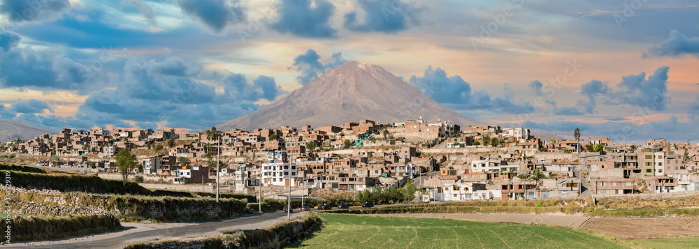 Naklejka premium Arequipa, Peru - August 2017: El Misti volcano above Arequipa on a sunny day, Peru