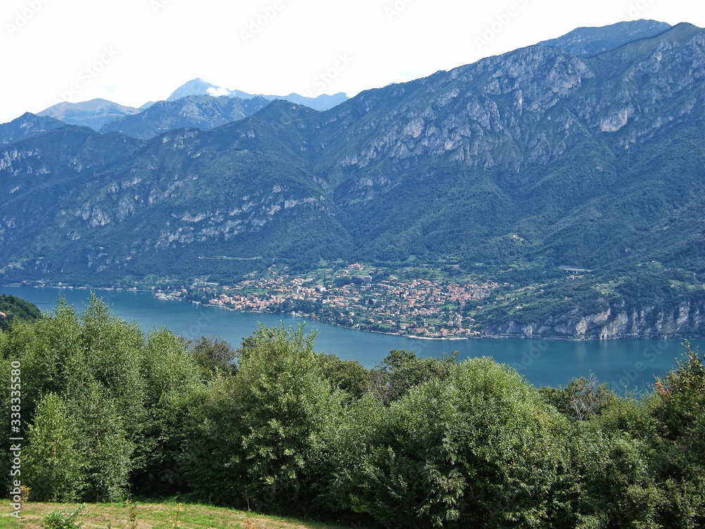 Panorama del ramo di Lecco del Lago di Como dal santuario del Ghisallo