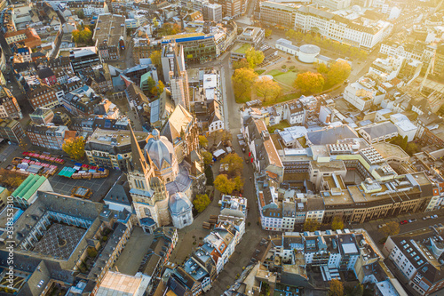 Innenstadt Aachen bei Sonnenaufgang Luftaufnahme