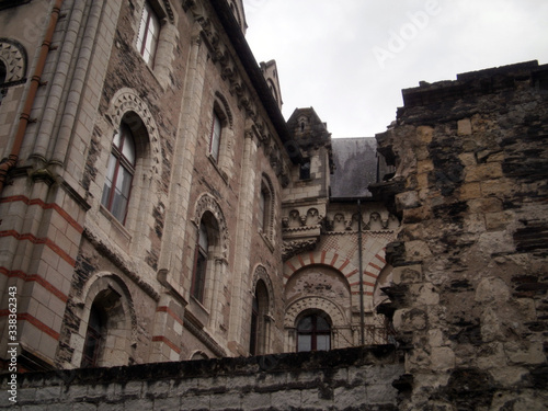 Fotografi Angers, France - March 15th 2013 : Focus on the episcopal palace (Le palais du Tau), located next to the Saint-Maurice cathedral