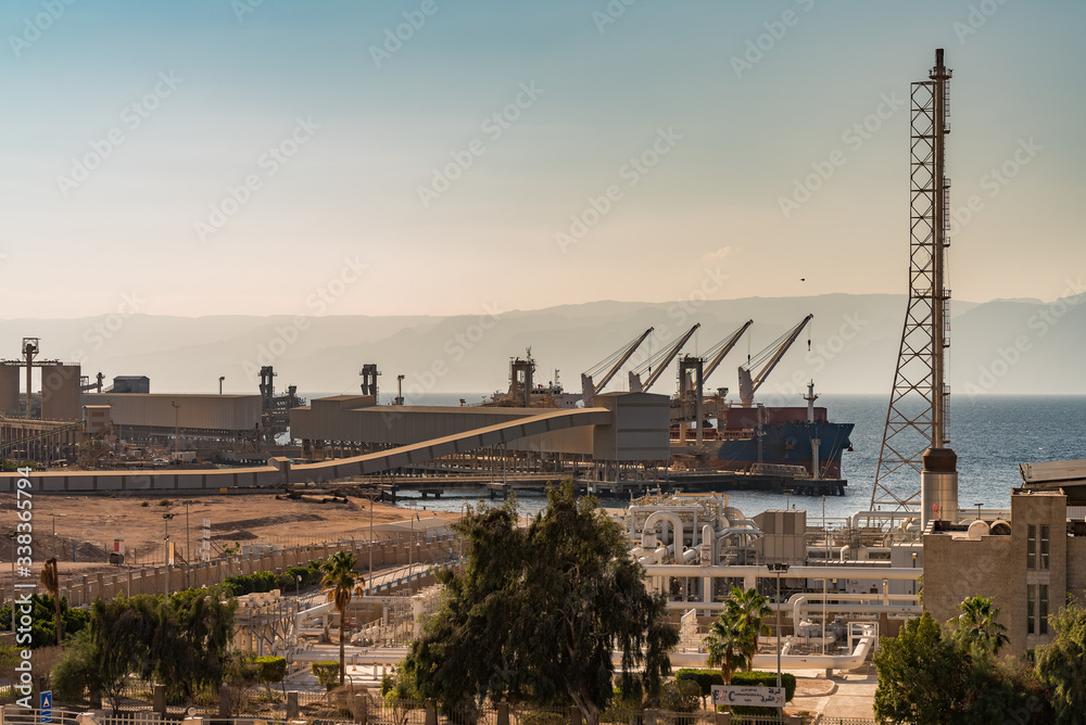 water transport - loading onto a ship - industry water transport - loading onto a ship - industry