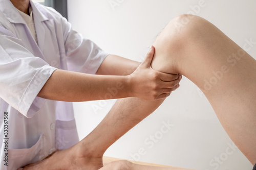 Male patients consulted physiotherapists with knee pain problems for examination and treatment. Rehabilitation physiotherapy concept © Orathai