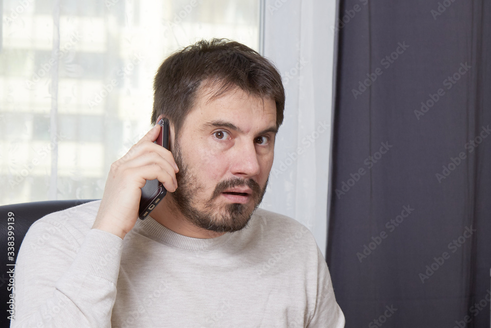 Obraz premium a man looking for work online unemployment concept