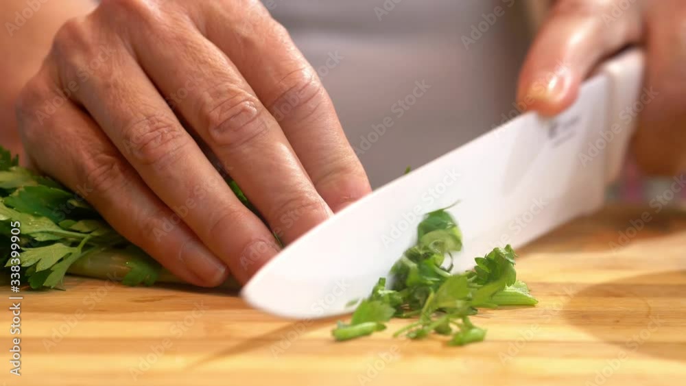 Cortando salsa Cortando salsa
