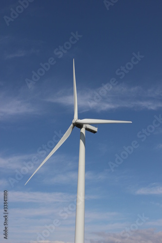風力発電所の風車発電機（Windmill generator for wind farm） © Baycrea