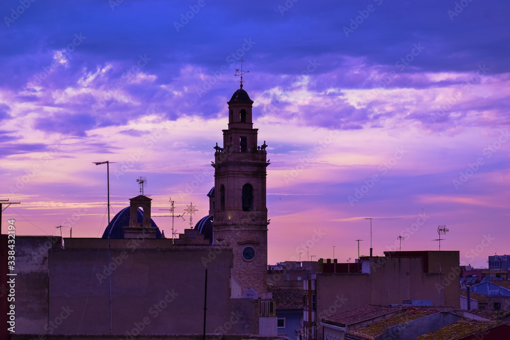 Naklejka premium vistas al campanario, atardeceres mágicos