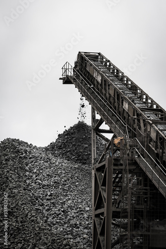Obraz na płótnie mining industry - mining - working belt conveyor w salonie