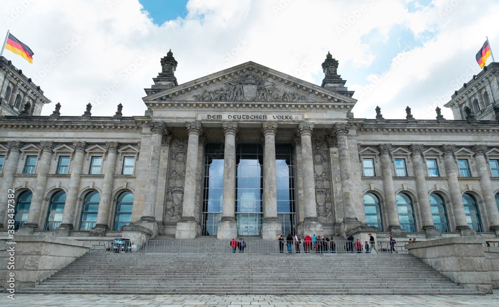 Naklejka premium Reichstag front view