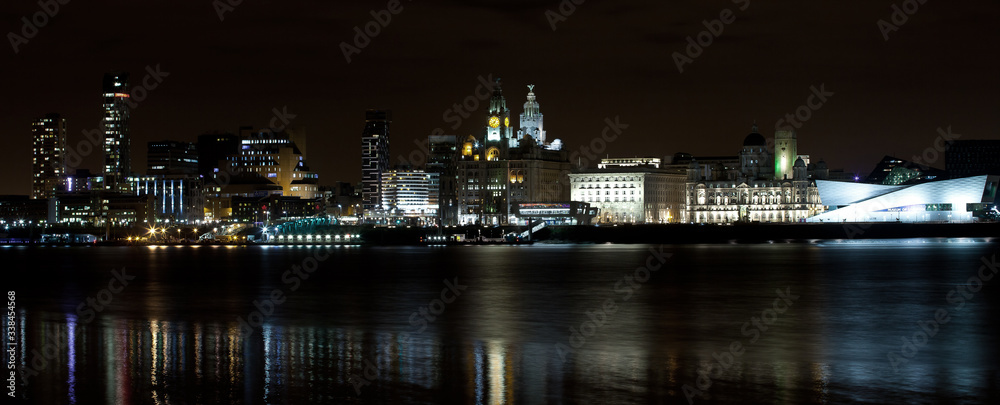 Fototapeta premium Liverpool waterfront night shot 14