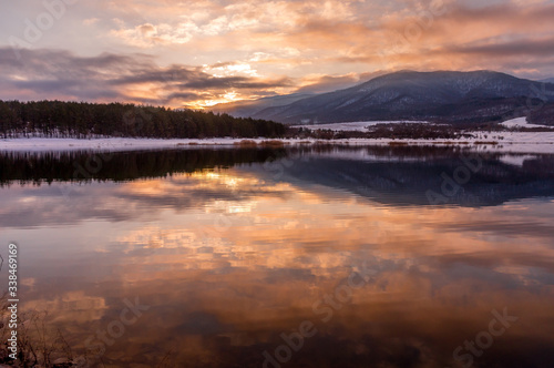 Lake sunrise © Emiliyan