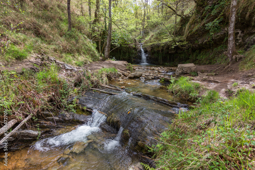 Doña Ursula waterfall in Lamiña (Cantabria - Spain) Doña Ursula waterfall in Lamiña (Cantabria - Spain)