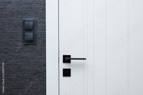 Schilderij op canvas Modern interior design details - door, black switches and wallpaper