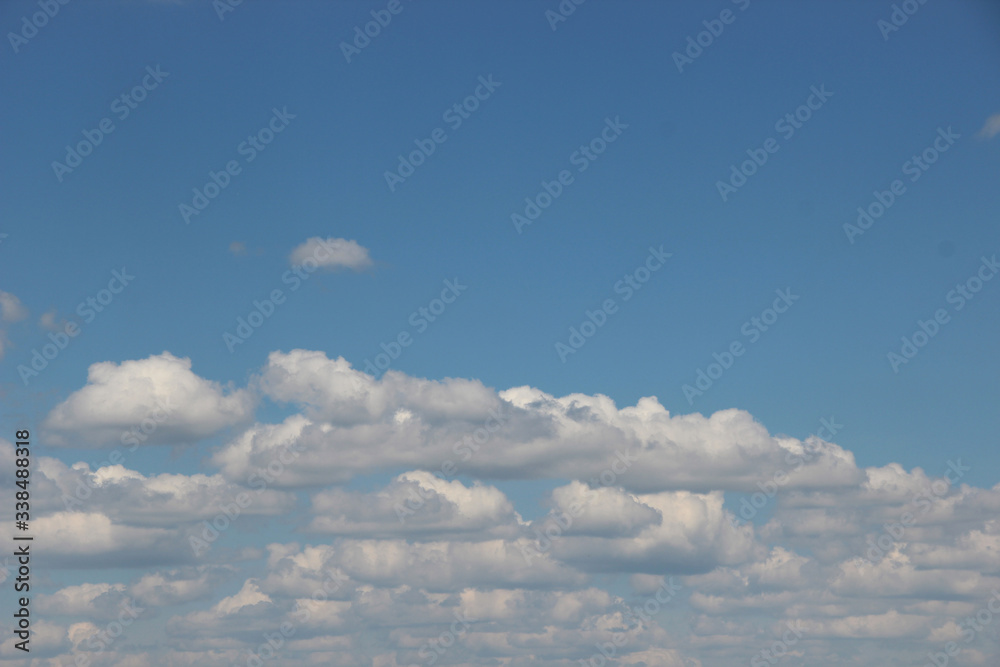 Obraz premium Sky, cloudscape, clouds, heaven, blue, cirrus, white, fluffy, life, happiness, freedom, sensitivity to nature, natural, earth, outdoor, environment, light, bright, tranquility, calm, serenity, peace, 