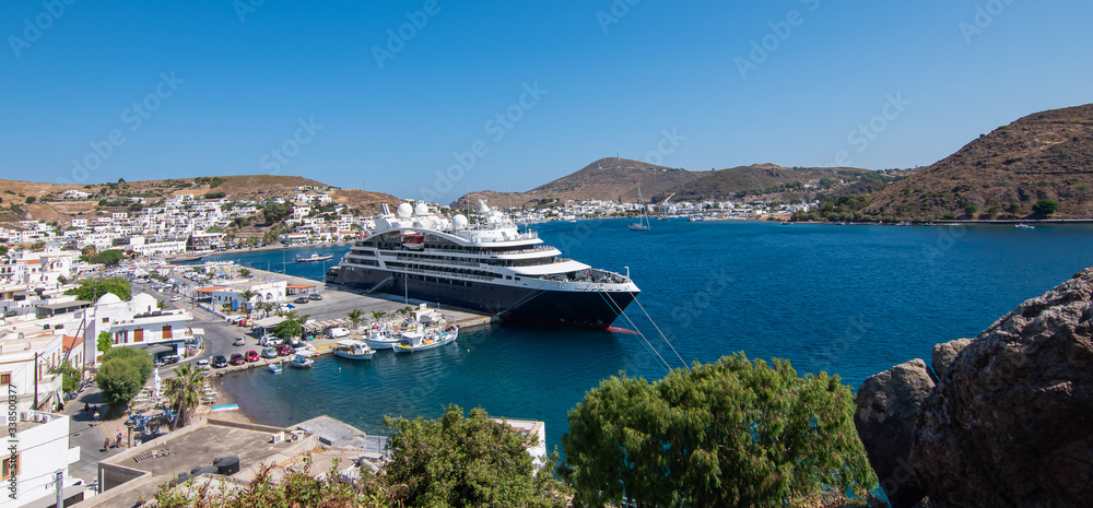 Φωτογραφία Cruise ship in harbor at Skala village, Patmos Island, Greece