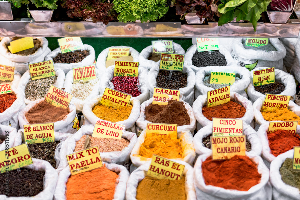 Gewürze in der Markthalle.Mercado de Vegueta in Las Palmas auf der  kanarischen Insel Gran Canaria – Stock-Foto | Adobe Stock