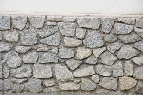 muro in pietra muratore 