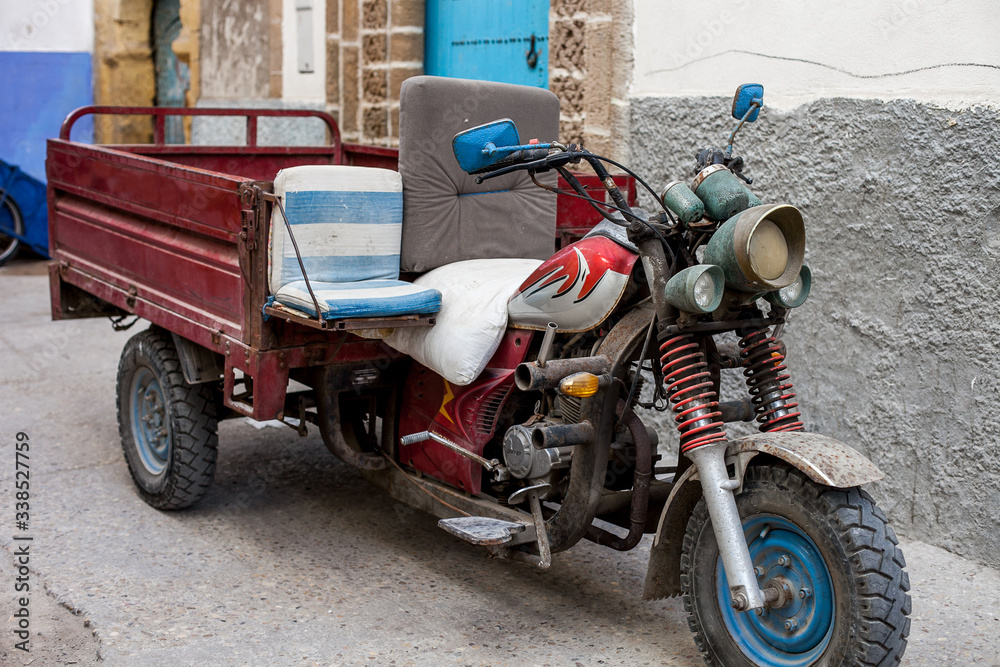 Fototapeta premium an old motorcycle with a trailer