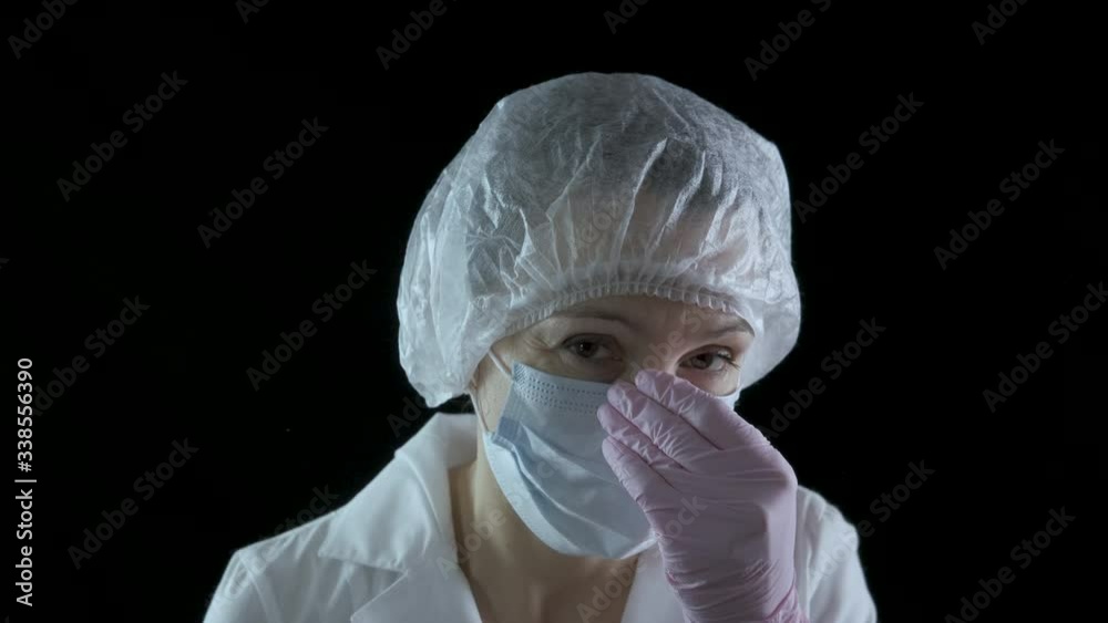 The doctor puts on face protection. The doctor puts on face protection.