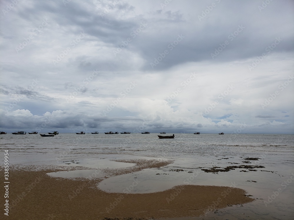 Fototapeta premium barcos na praia, maré baixa