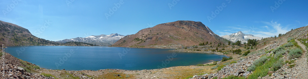 Sunny view of the Saddlebag Lake