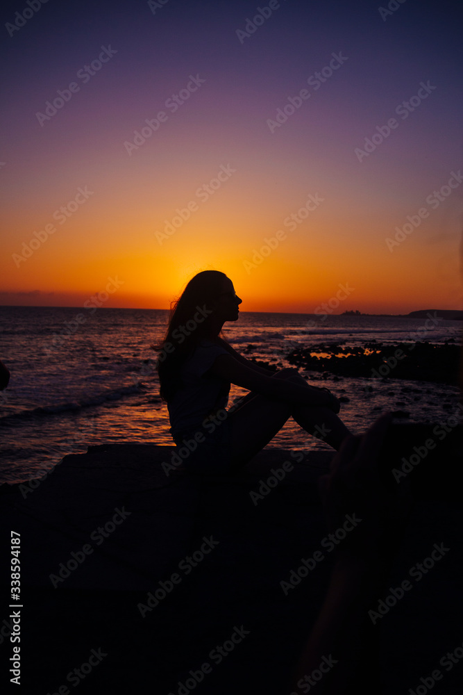 Fototapeta premium woman backlight sunset beach.