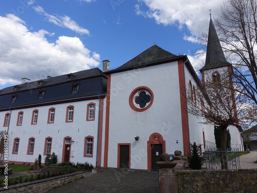 romanische Klosterkirche St. Leodegar Niederehe photo