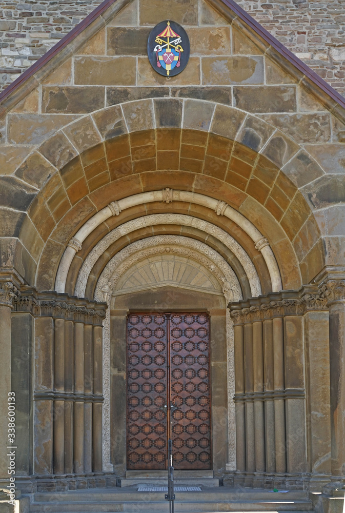 St. Ludgerus Basilika in Essen-Werden, gebaut 1250, Eingang, Foto vom 10.4.2020, redaktionell
