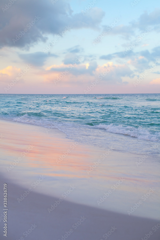 Summertime on the beach in Destin Florida Stock Photo - Alamy