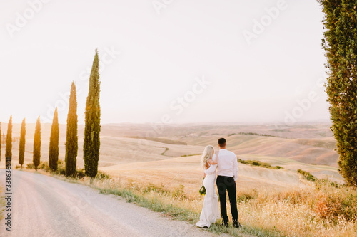 wedding couple travel tuscany in italy